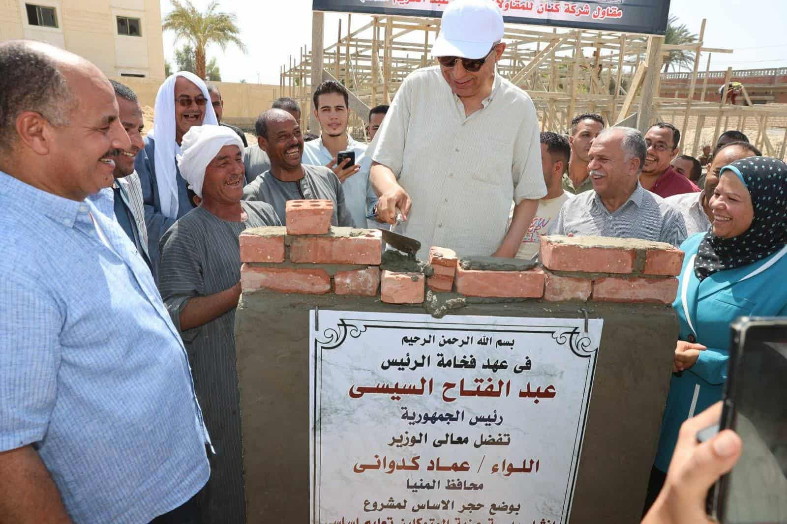 محافظ المنيا يتابع الموقف التنفيذي لمشروعات التعليم الجارية في بني مزار