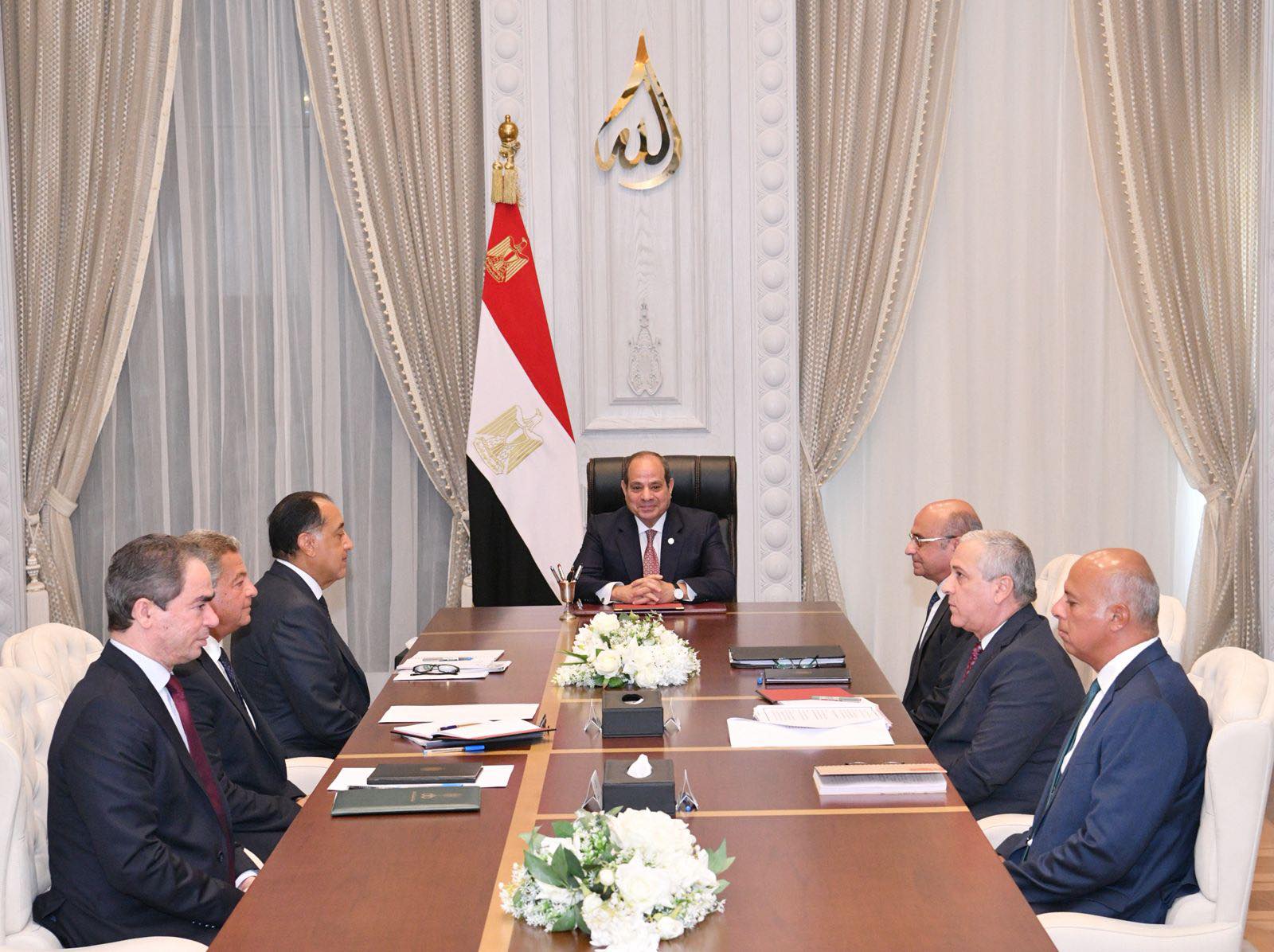 الرئيس يوجه بوضع خارطة طريق شاملة لتطوير الإعلام.. ويوافق على صرف البدل النقدي المقترح من الحكومة للصحفيين