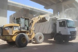 الجيزة: رفع ٥٠٠ طن مخلفات أسفل محور الفريق كمال عامر ومحيط مستشفى بولاق الدكرور