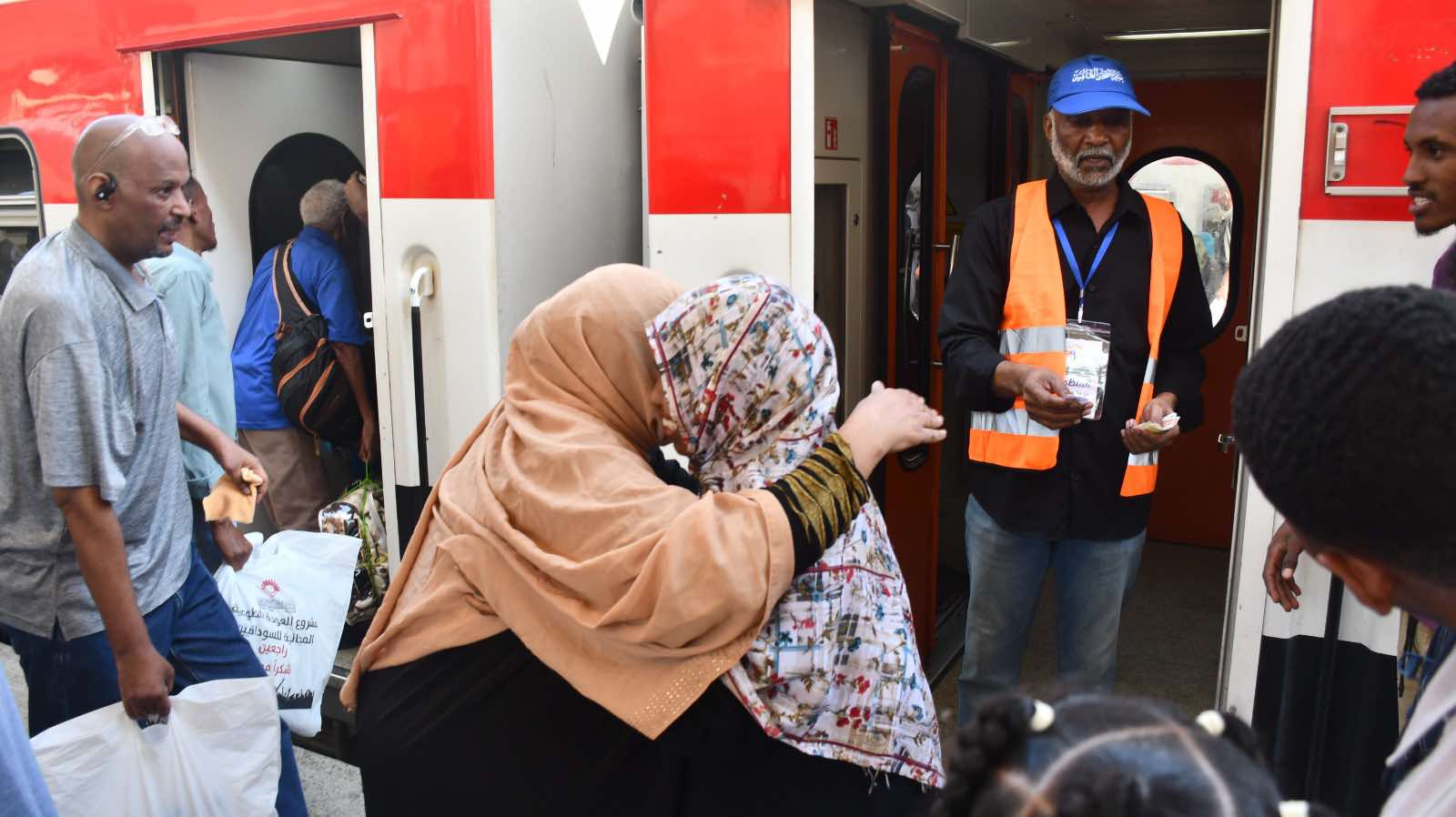 مصر تسيّر القطار العاشر لعودة الأشقاء السودانيين طوعًا