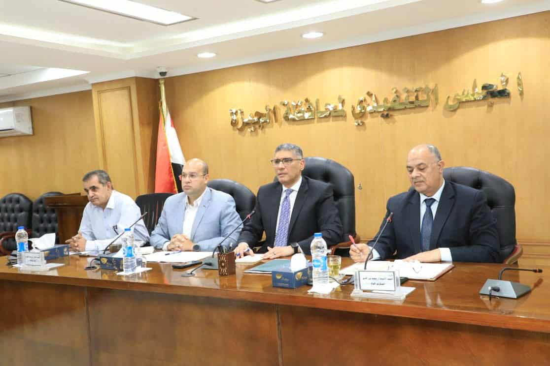 محافظ الجيزة يترأس اجتماع مناقشة الموقف التنفيذي لمشروعات الري والصرف ومياه الشرب