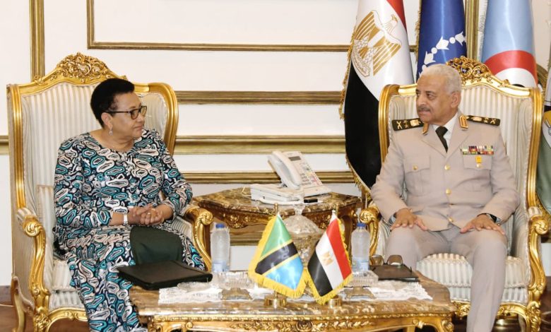 مصر وتنزانيا تعززان تعاونهما العسكري