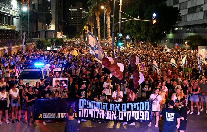 عائلات المحتجزين الإسرائيليين تهدد بشل اقتصاد الاحتلال