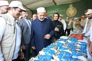 شيخ الأزهر يتفقد قافلة إغاثية لغزة ويؤكد استمرار دعم فلسطين