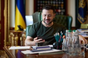 زيلينسكي يعلن عن تمويل بمليار دولار لشراء أسلحة أمريكية