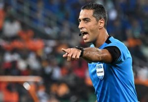 أمين عمر يدير مباراة غزل المحلة والأهلي بالدوري 