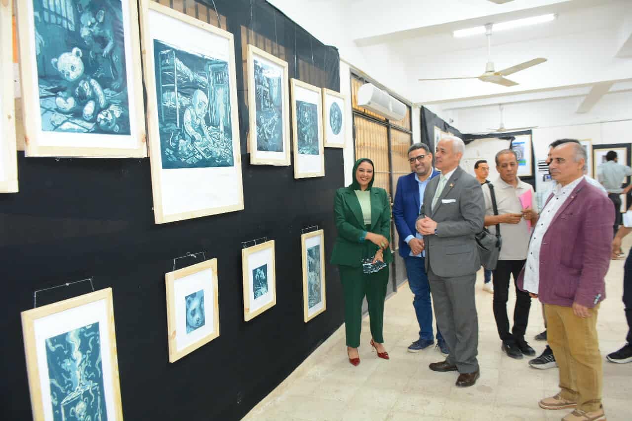 طلاب “فنون جميلة” يقدمون مشروعات تخرج متميزة بجامعة أسيوط