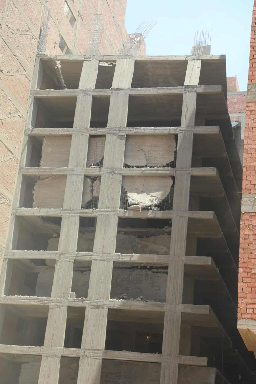 بحضور المحافظ .. إزالة 6 أبراج مخالفة بشارع اللبيني بحي الهرم