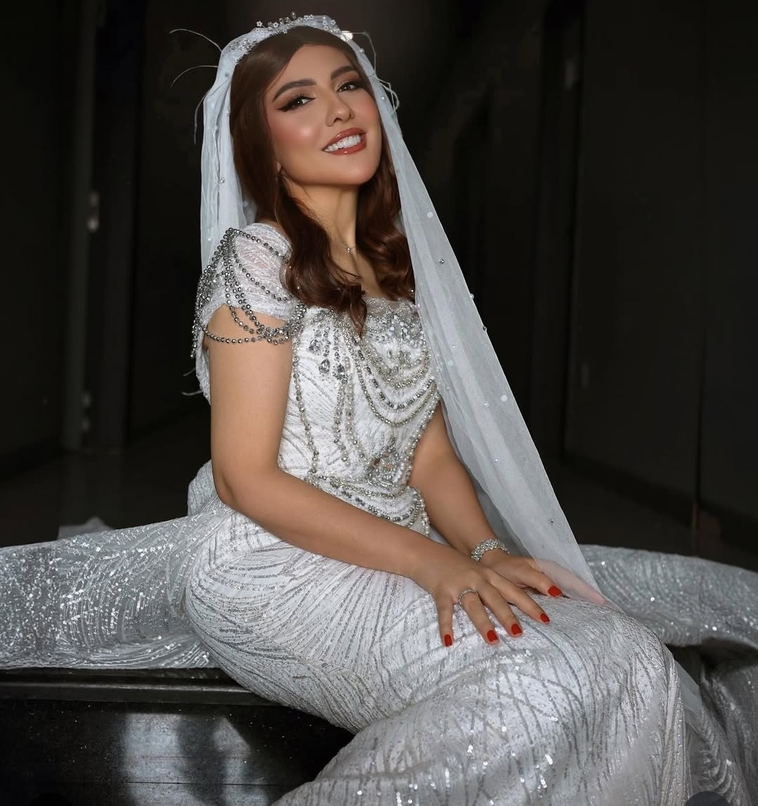 مي كساب تطل بالأبيض وتثير فضول جمهورها.. صور