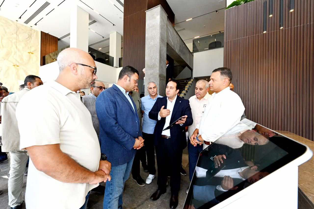 وزير الإسكان يشهد بدء التشغيل التجريبي لمركز خدمات هيئة المجتمعات العمرانية بالعلمين