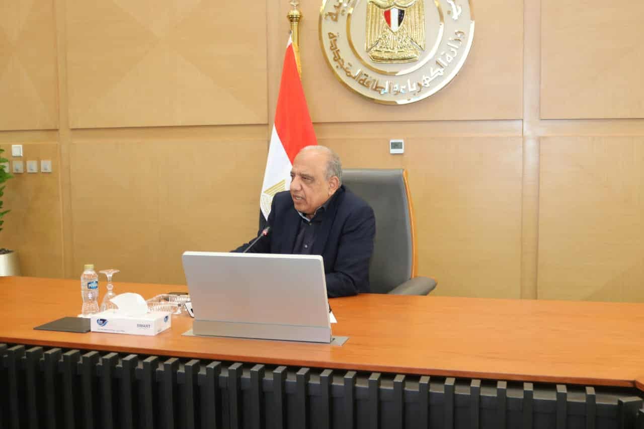 عصمت: استمرار العمل على تطوير الشبكة القومية للكهرباء وتعزيز قدرتها على استيعاب زيادة الأحمال