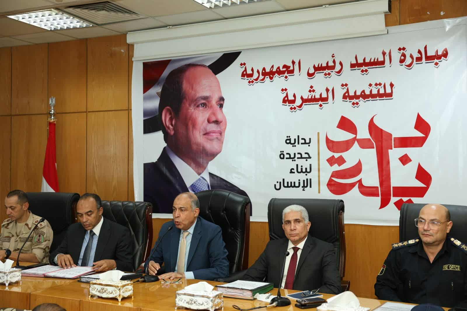 محافظ المنيا يناقش خطة التعليم لاستقبال العام الدراسي الجديد ويعلن دخول 24 مدرسة جديدة الخدمة 