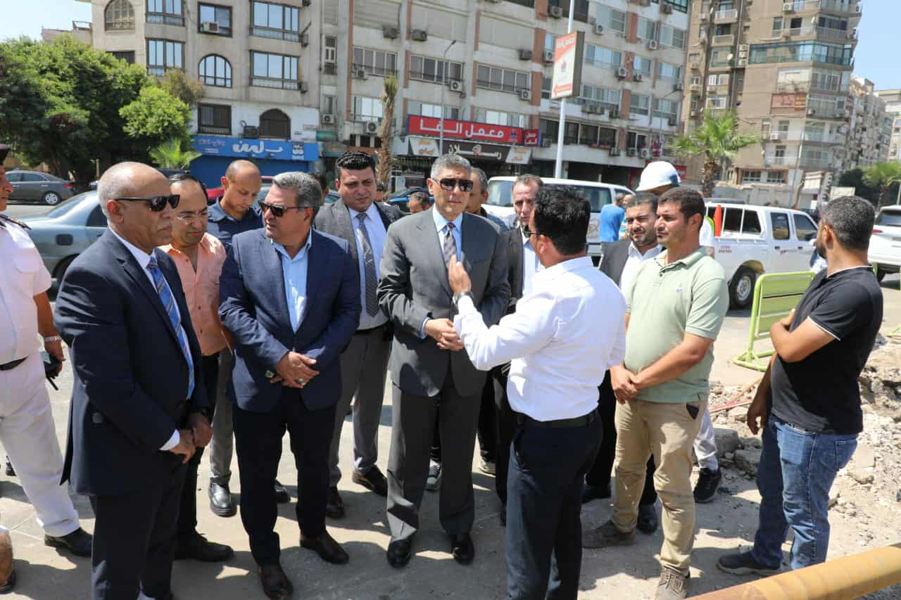 محافظ الجيزة يتابع أعمال توصيل كابلات الجهد العالي لدعم محطة مياه جزيرة الدهب