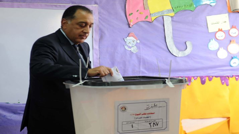 رئيس الوزراء يُدلي بصوته في انتخابات مجلس الشيوخ 2025
