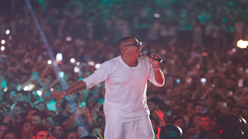 عمرو دياب يُحيي حفلا ضخما وسط حضور جماهيري كبير في بيروت