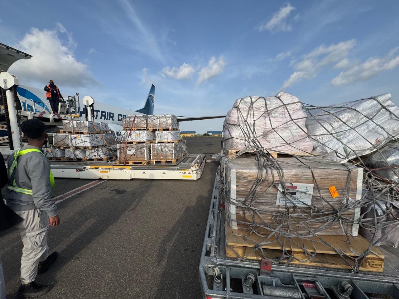 تسليم شحنة مُستلزمات طبية إلى دولة إريتريا