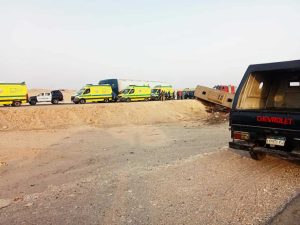 محافظ أسيوط يتابع الحالة الصحية لمصابي حادث انقلاب أتوبيس على الطريق الصحراوي الغربي