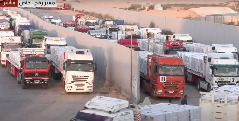 تحرك قافلة المساعدات الإنسانية العاشرة من مصر إلى غزة