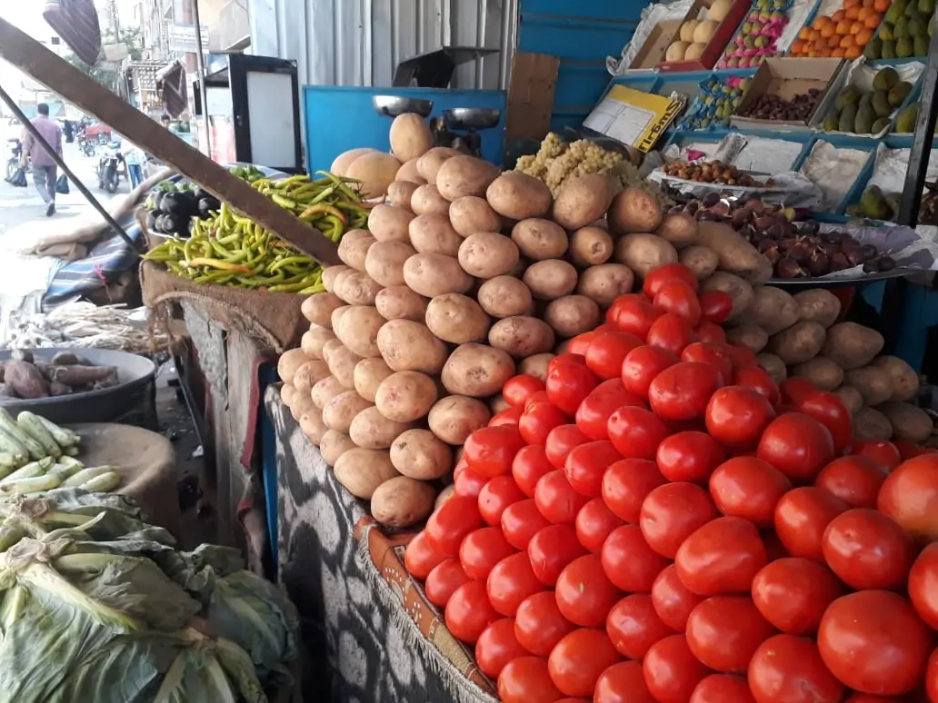 أسعار الخضار والفاكهة اليوم الجمعة