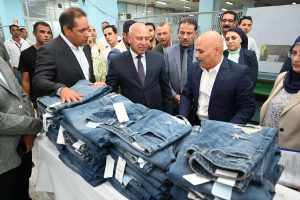 الوزير: خطة لتعميق الصناعات المعدنية وتوسيع صادرات الملابس الجاهزة