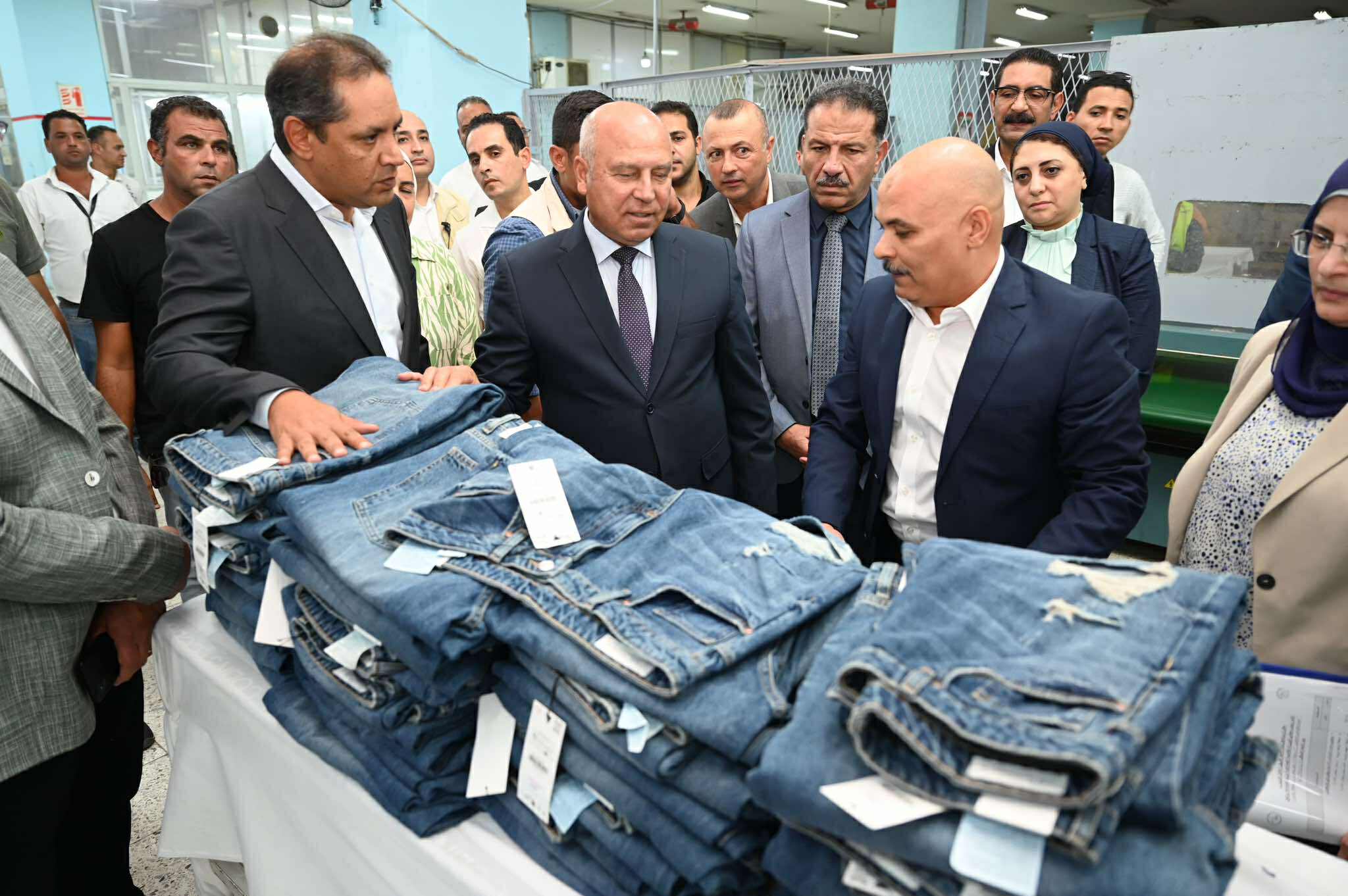 الوزير: خطة لتعميق الصناعات المعدنية وتوسيع صادرات الملابس الجاهزة