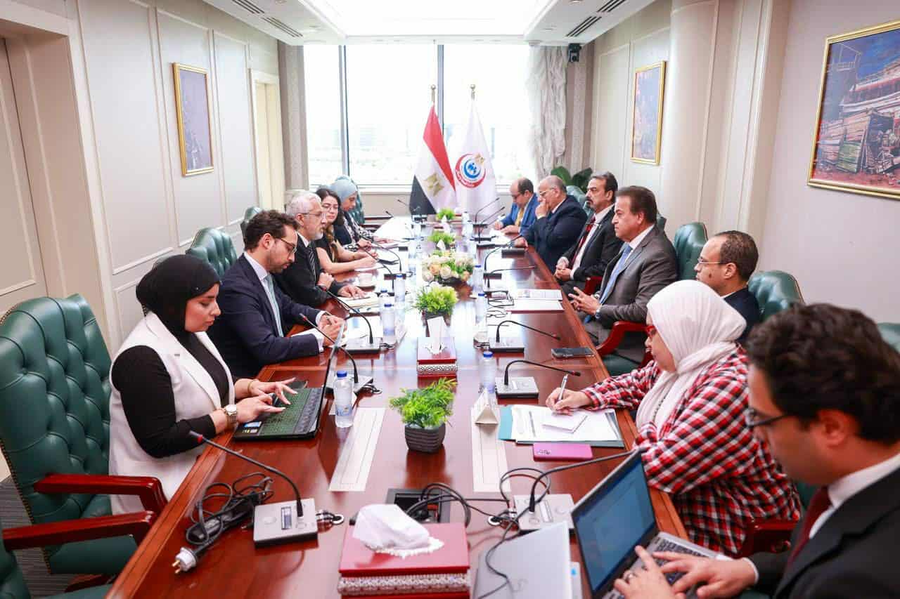 وزير الصحة يبحث مع مستشار الرئيس لكولومبي تقديم المساعدات الطبية للأشقاء الفلسطينيين