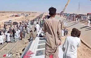 وزير النقل: لاصحة لوجود هبوط أرضي أسفل خط القاهرة مرسى مطروح