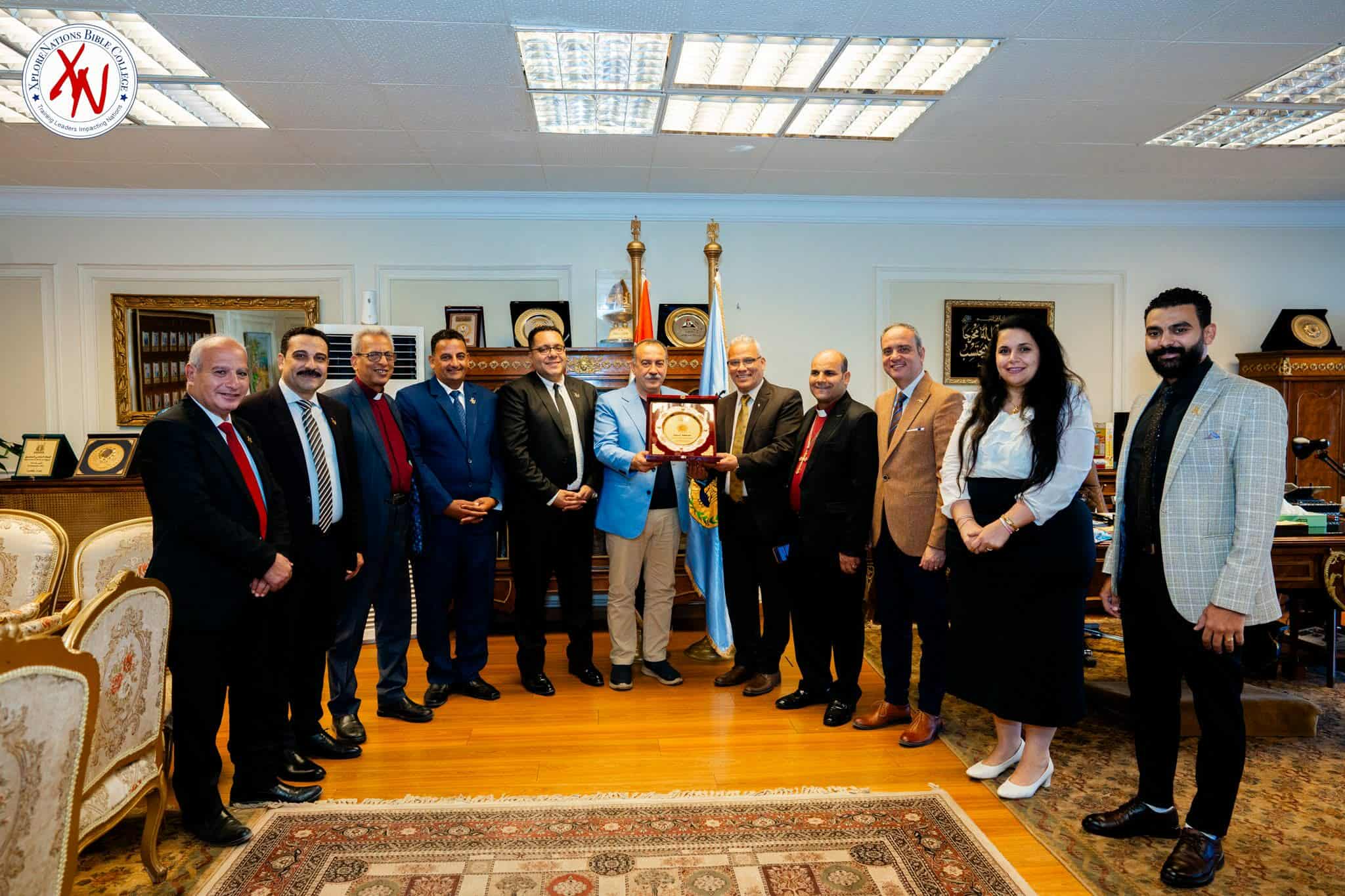 محافظ أسيوط يستقبل وفد كلية لاهوت مجمع المثال الإنجيلية