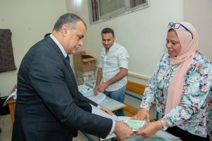 وزير الدولة للإنتاج الحربي يُدلي بصوته في انتخابات مجلس الشيوخ