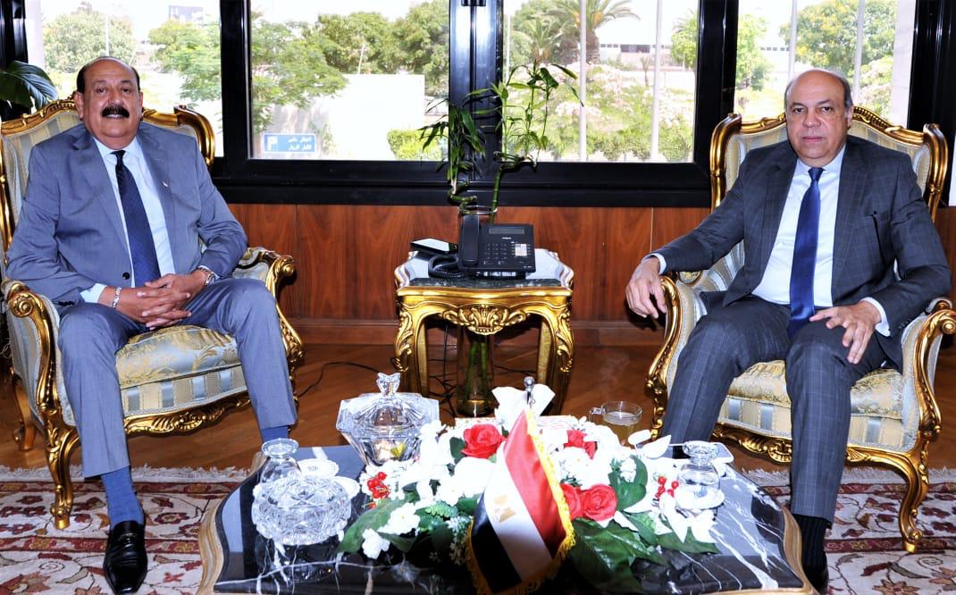 وزير الطيران المدني يستقبل رئيس اتحاد المصريين بأمريكا لبحث دعم خدمات النقل الجوي للجالية المصرية