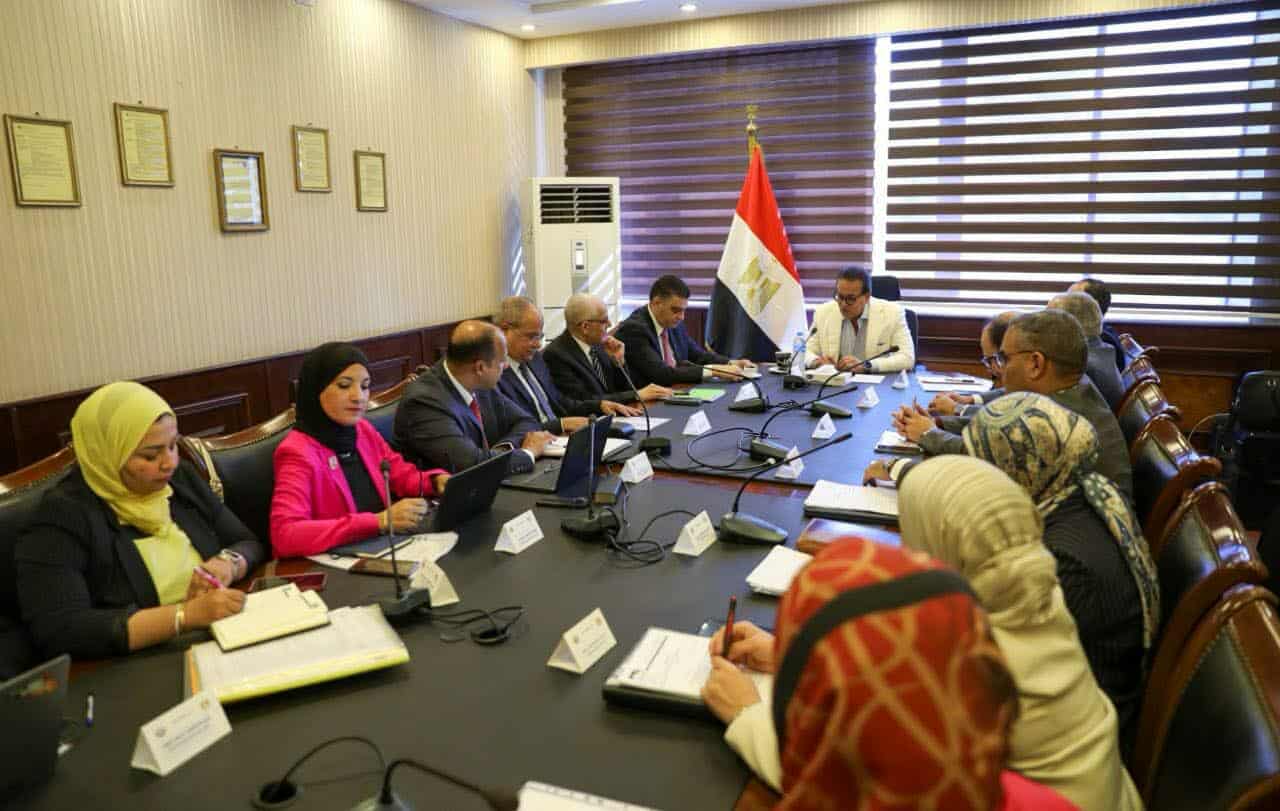 وزير الصحة يستقبل رئيس هيئة الشراء الموحد وقيادات شركة جريفلز إيجيبت لبحث توطين صناعة مشتقات البلازما