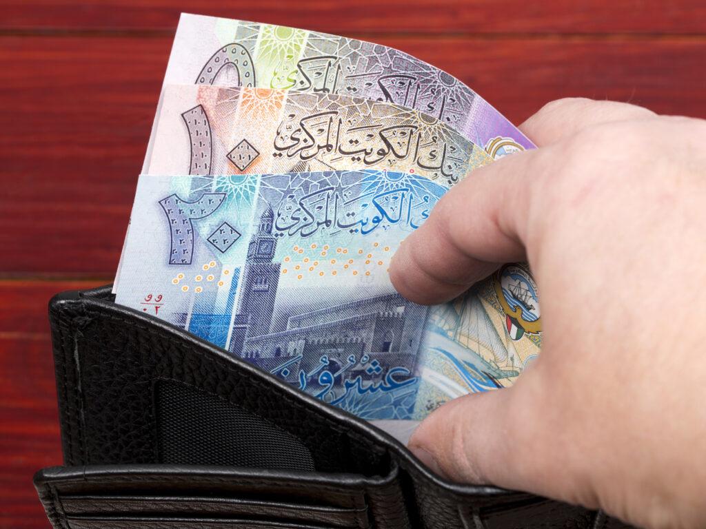 سعر الدينار الكويتي اليوم الخميس
