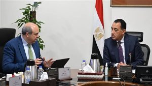 رئيس الوزراء يتابع الموقف التنفيذي لمشروع “مبنى 4” بمطار القاهرة الدولي