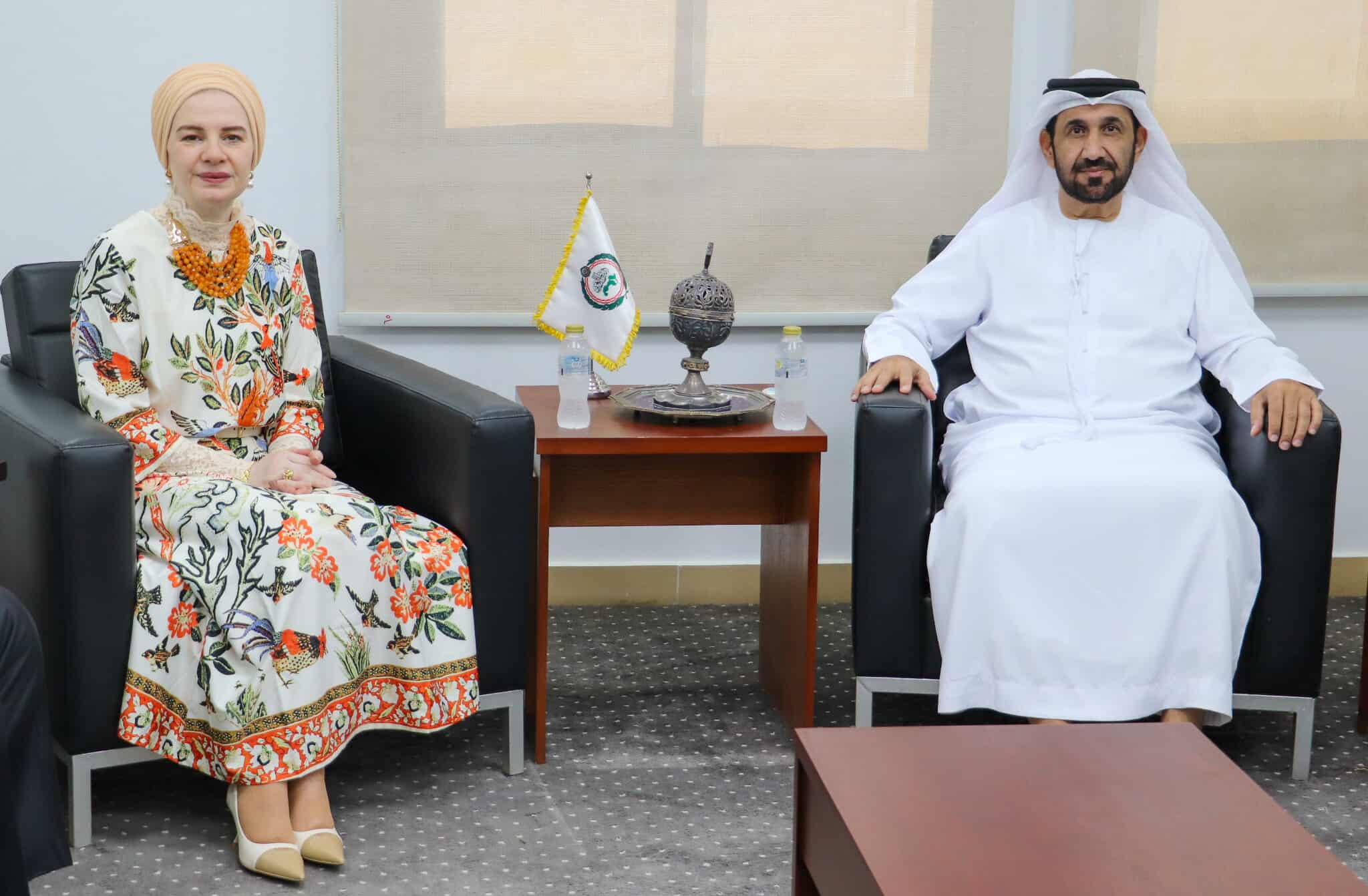 رئيس البرلمان العربي يلتقي مساعدة وزير الخارجية للشؤون البرلمانية بمصر