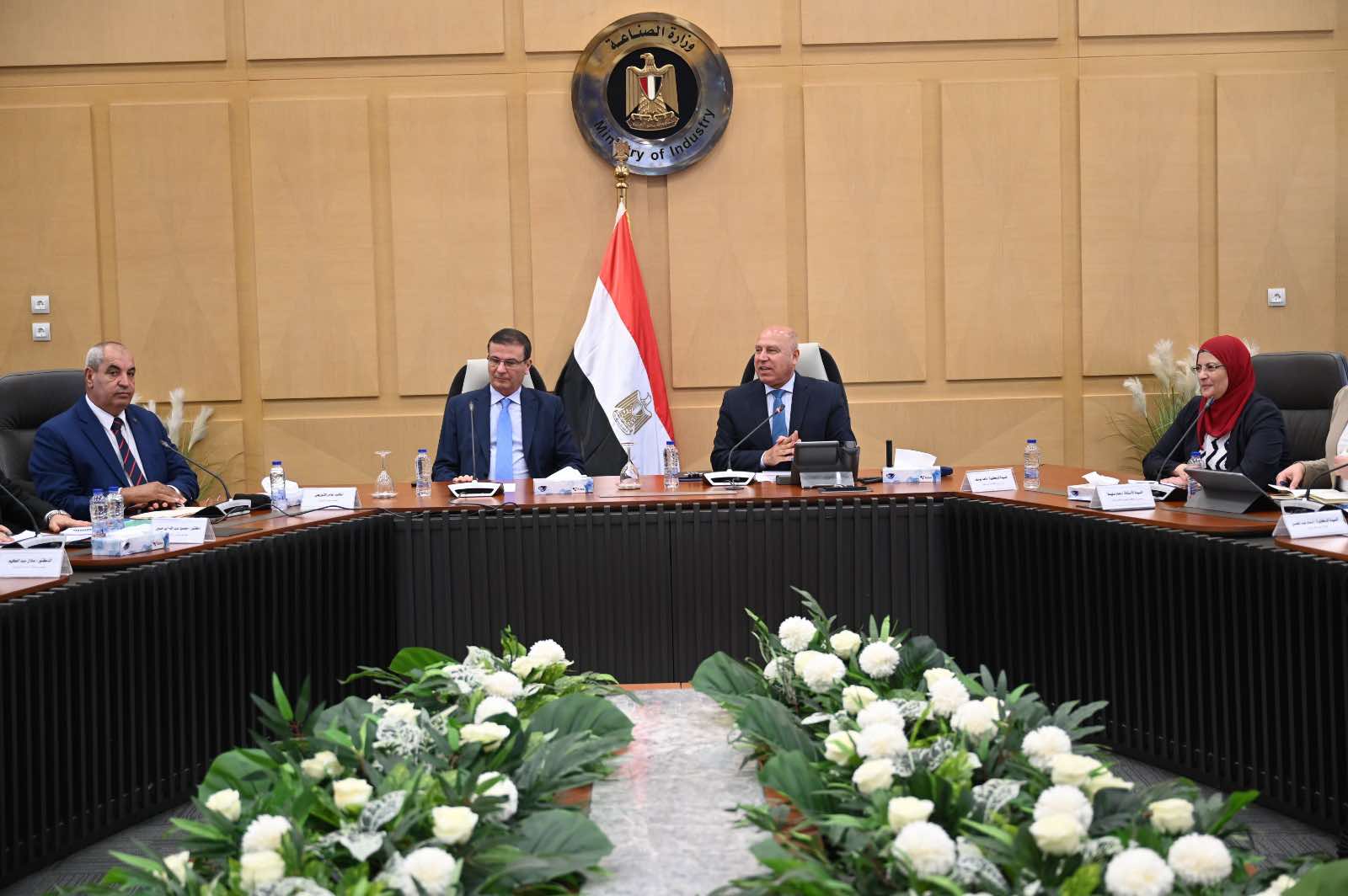 توطين صناعة الزبيب والكتان لتعزيز القيمة المضافة في الاقتصاد الوطني