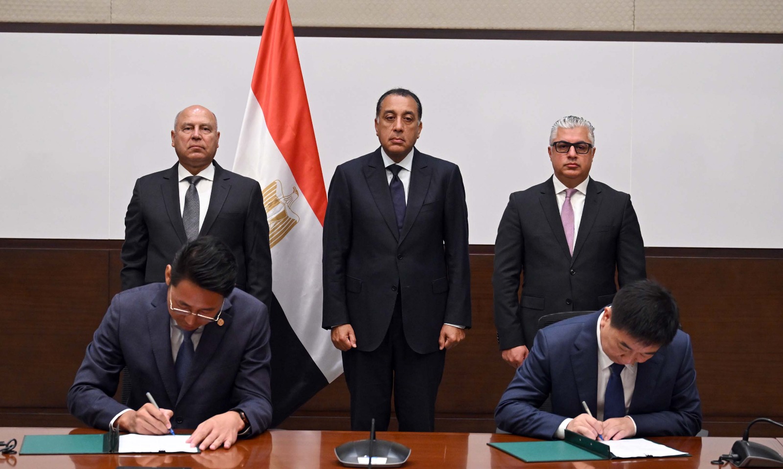 رئيس الوزراء يشهد توقيع عقد إنشاء مصنع مجموعة سايلون الصينية للإطارات