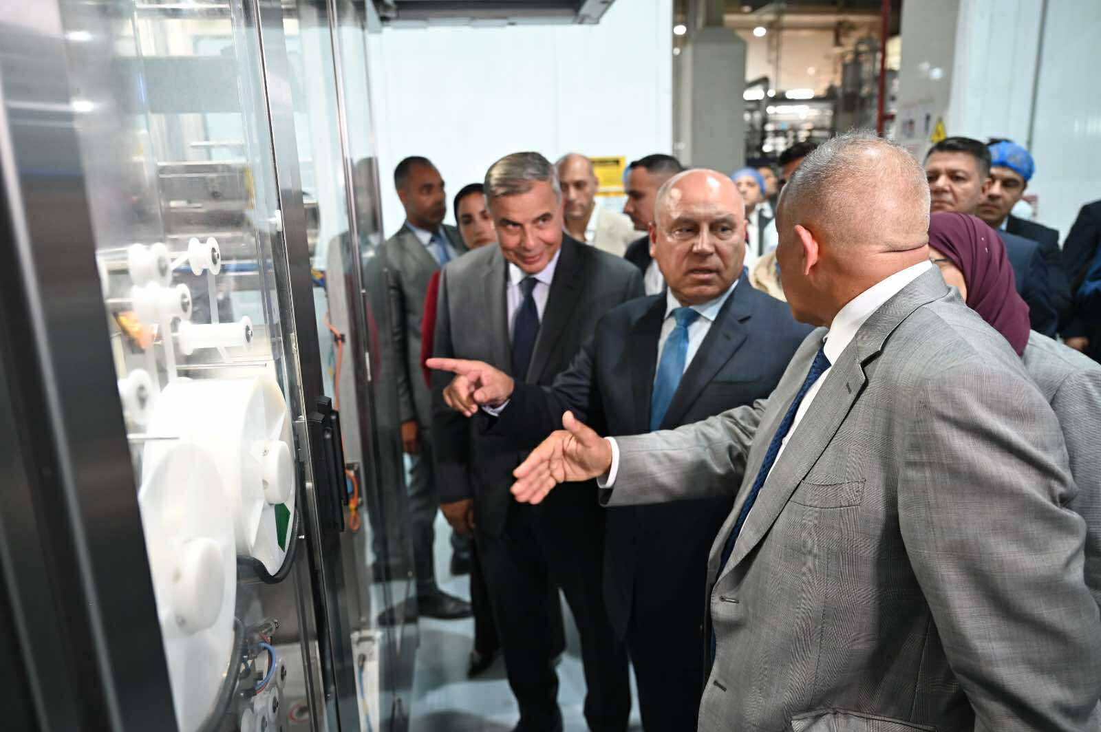 كامل الوزير يبحث تحديات الصناعة في الإسكندرية