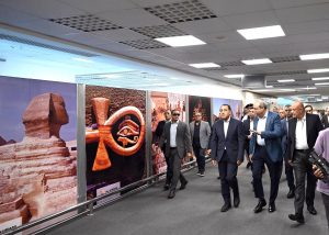 مدبولي يطلع على سير أعمال تطوير مطار سفنكس