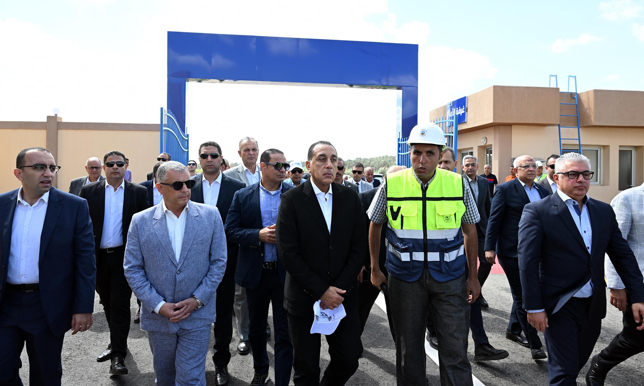 رئيس الوزراء يفتتح محطة المياه في القنطرة غرب