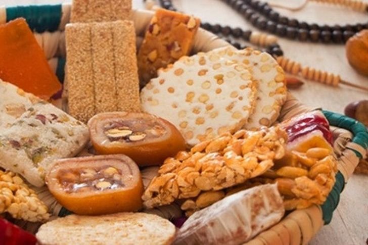 أسعار حلوى المولد تقفز في الأسواق.. والحكومة تتصدى بالخصومات