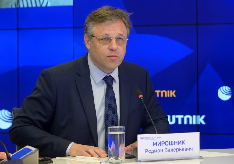 دبلوماسي روسي: يتهم زيلينسكي بالتوجه للأمم المتحدة لطلب «المال والسلاح»