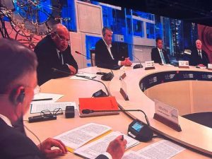 بحضور بوتين.. وزير الكهرباء يشارك بمائدة مستديرة حول الطاقة الذرية