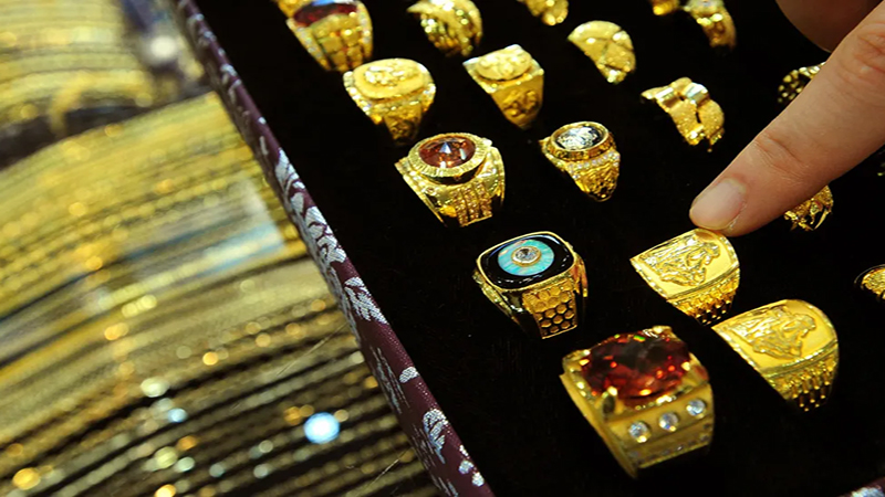 الذهب يواصل قفزاته القياسية عالميًا.. و65 جنيهًا زيادة في السوق المصرية