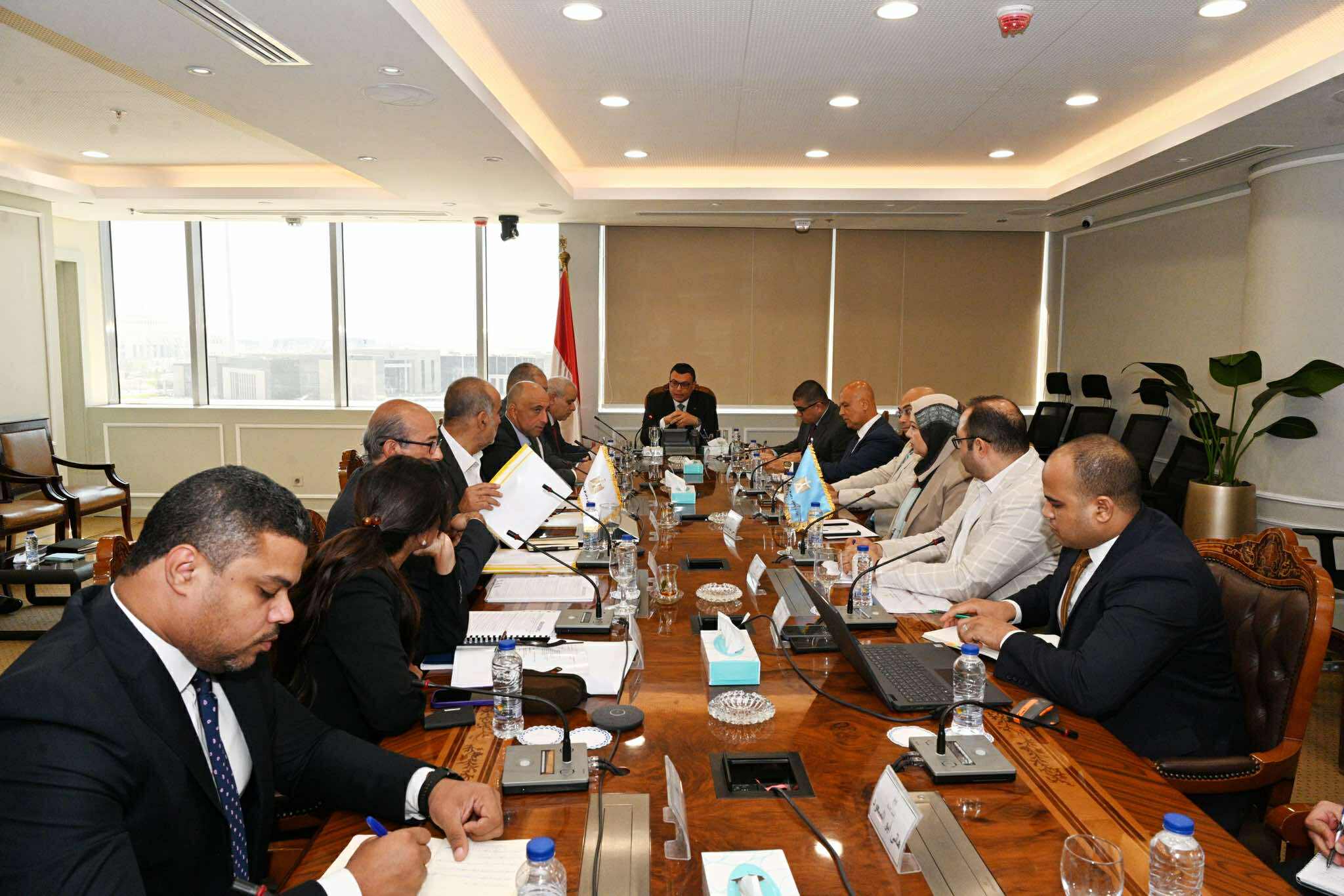 وزير الإسكان يعقد اجتماعًا مع شركة أوراسكوم لمتابعة الموقف التنفيذي لعدد من المشروعات