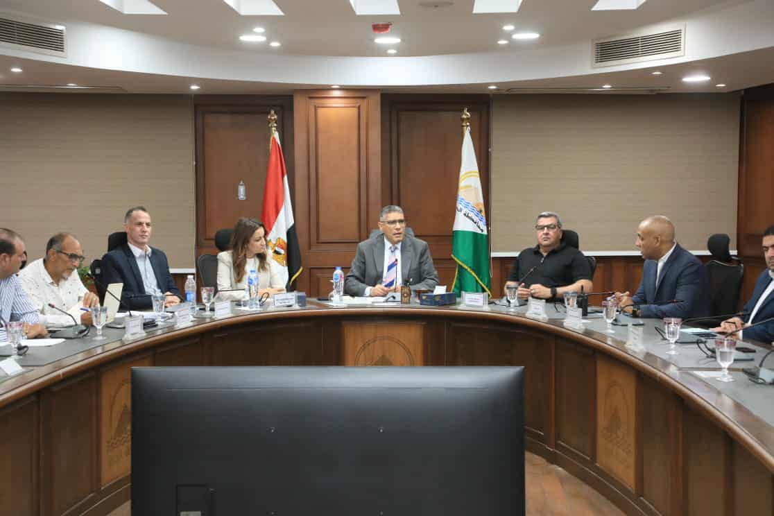 محافظ الجيزة يجتمع مع نواب حي الهرم الجدد