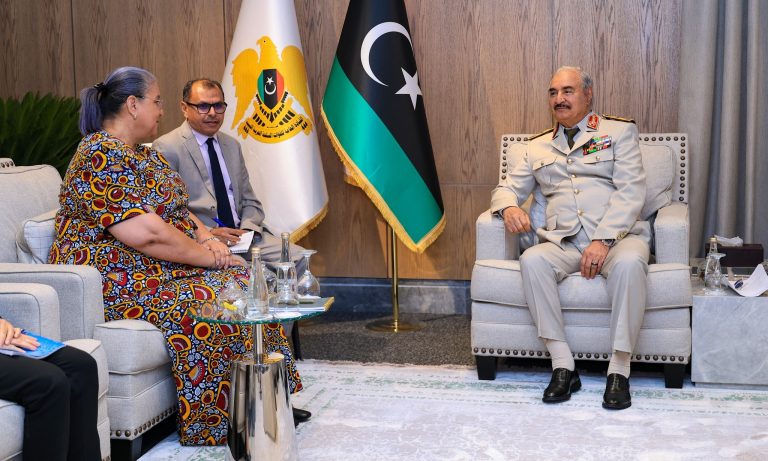 حفتر وتيتيه يبحثان حلول المسار السياسي في ليبيا