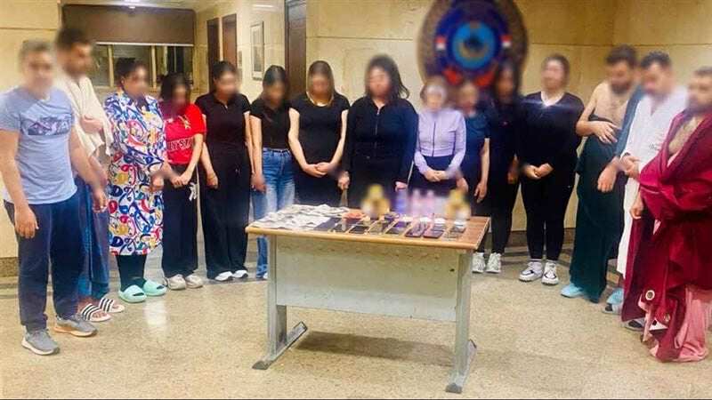 9 سيدات و5 رجال.. ضبط نادٍ صحي غير مرخص لممارسة الأعمال المنافية بالتجمع