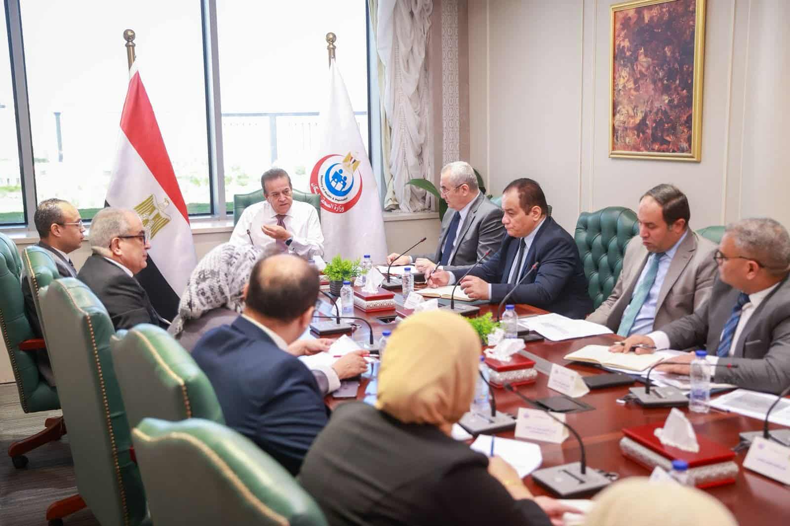 وزير الصحة يجتمع لمتابعة آليات تسوية مديونيات منظومة الشراء الموحد