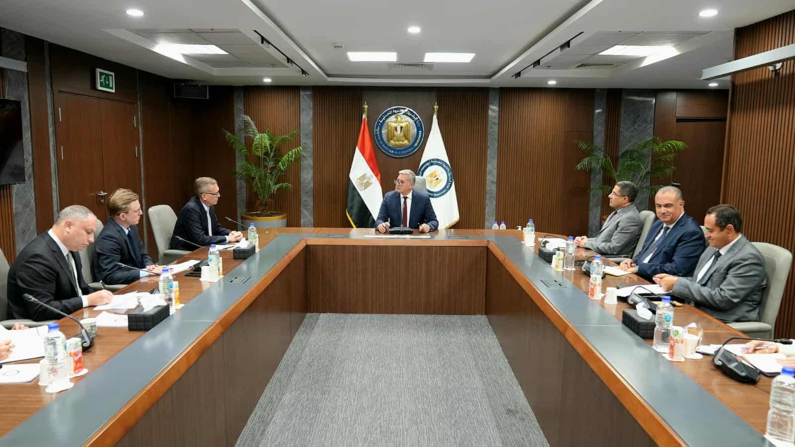 توتال إنرجيز تبحث فرص استثمار جديدة مع وزارة البترول في شرق المتوسط