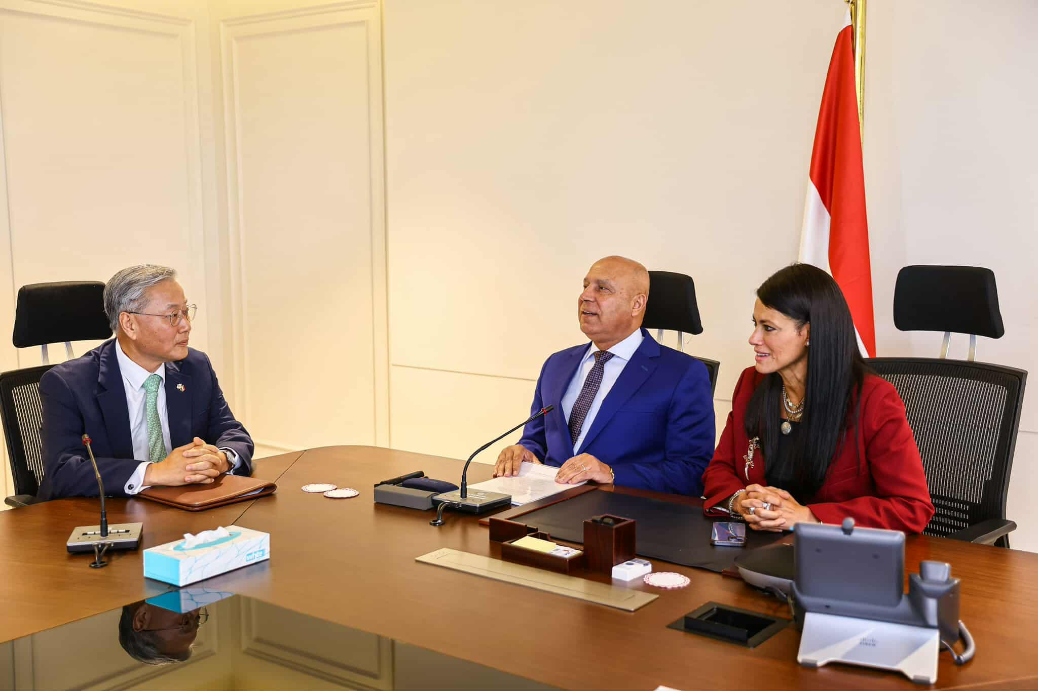 بحضور وزيرا التخطيط والنقل ..منحة من كوريا الجنوبية لمشروع تطوير تكنولوجيا صيانة السيارات الخضراء